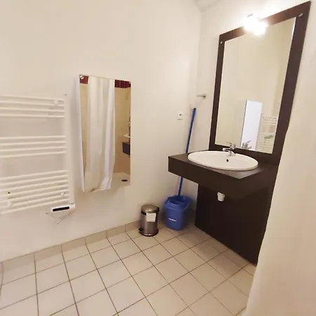 Apartment Zenitude, T3, Centre Luchon, Wifi, Casier A Skis, Ascenseur, 6 Personnes